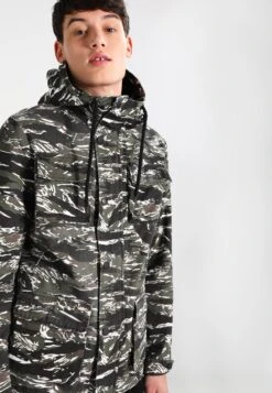 URBAN CLASSICS Army Tiger Camo - Windjack - Olive/Black/White