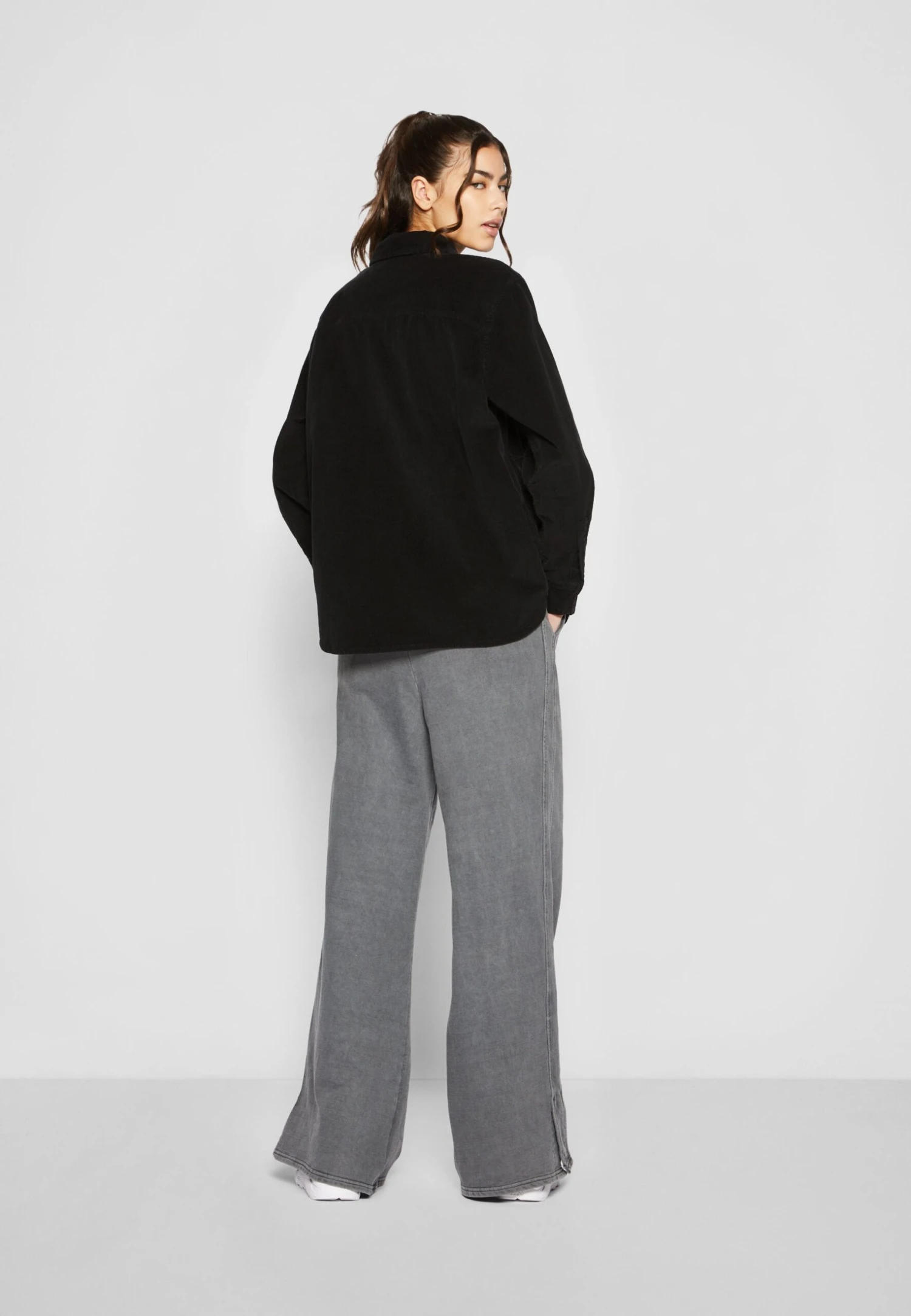 URBAN CLASSICS Ladies Corduroy Oversized Shirt - Overhemdblouse - Black 6 URBAN CLASSICS Ladies Corduroy Oversized Shirt - Overhemdblouse - Black - Afbeelding 4