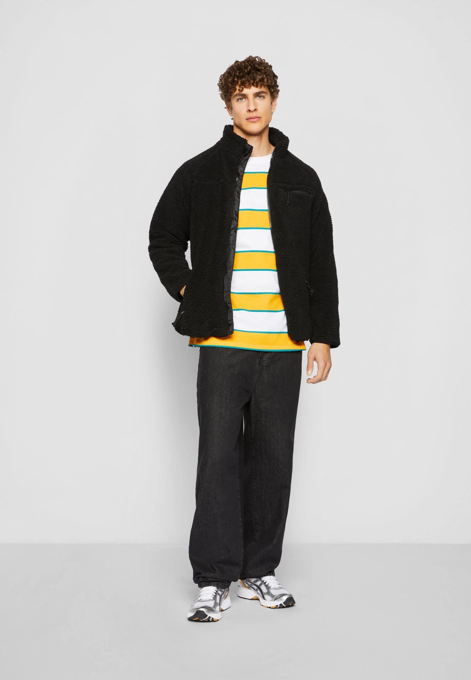 URBAN CLASSICS Relaxed Fit Jeans - Black Acid Washed 4 URBAN CLASSICS Relaxed Fit Jeans - Black Acid Washed - Afbeelding 2