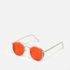 URBAN CLASSICS Sunglasses Chios Unisex - Zonnebril - Gold-Coloured/Red -Urban Classics 30455856e9ad4e2f8b86a15ef01e49a5