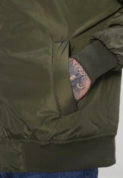URBAN CLASSICS Oversized - Bomberjacks - Dark Olive 14 URBAN CLASSICS Oversized - Bomberjacks - Dark Olive -Urban Classics 38009a6282c2400c801daa6b1ae2f23e
