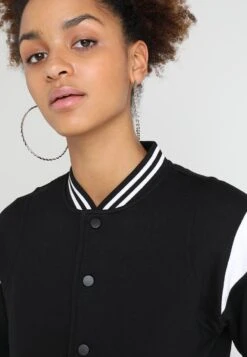URBAN CLASSICS Ladies Inset College Jacket - Sweater Met Rits - Black/White 16 URBAN CLASSICS Ladies Inset College Jacket - Sweater Met Rits - Black/White -Urban Classics 3bfb34df849b43ec8392c28eedf27f02