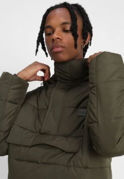 URBAN CLASSICS Pull Over Puffer- Winterjas - Darkolive -Urban Classics 42a556e3185648a4bdbe4ab95cb80b9a