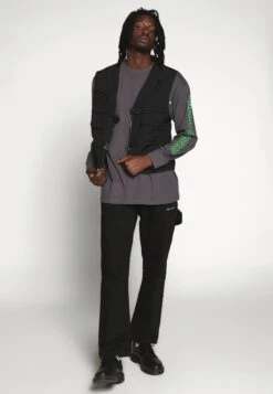 URBAN CLASSICS Neon Logo Boxy Pocket - Longsleeve - Darkshadow 10 URBAN CLASSICS Neon Logo Boxy Pocket - Longsleeve - Darkshadow -Urban Classics 47ef0cc572fc4eb6a6894403a151c087