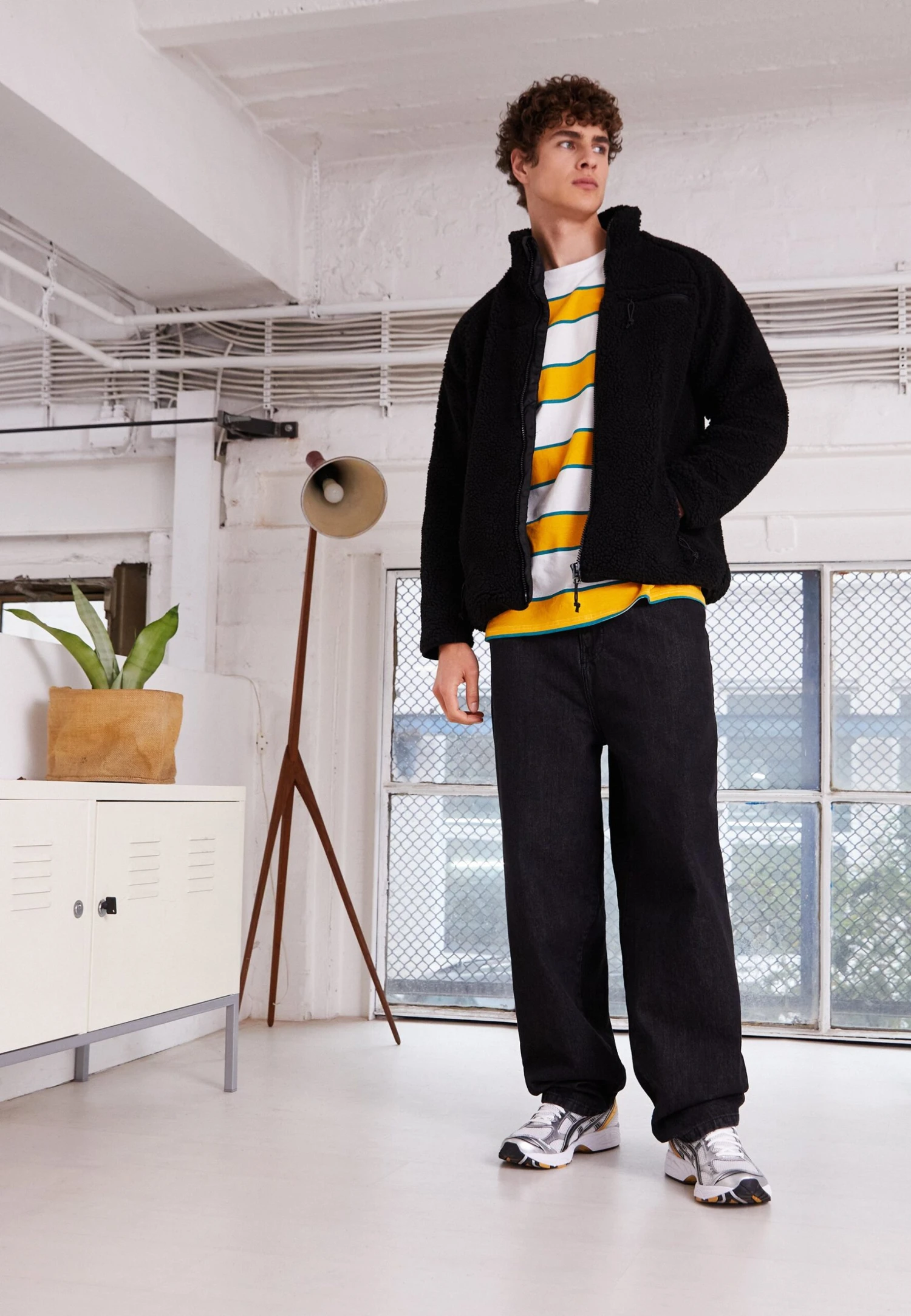 URBAN CLASSICS Relaxed Fit Jeans - Black Acid Washed 8 URBAN CLASSICS Relaxed Fit Jeans - Black Acid Washed - Afbeelding 6