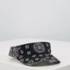 URBAN CLASSICS Bandana Print Visor Unisex - Pet - Black