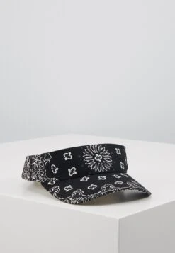 URBAN CLASSICS Bandana Print Visor Unisex - Pet - Black