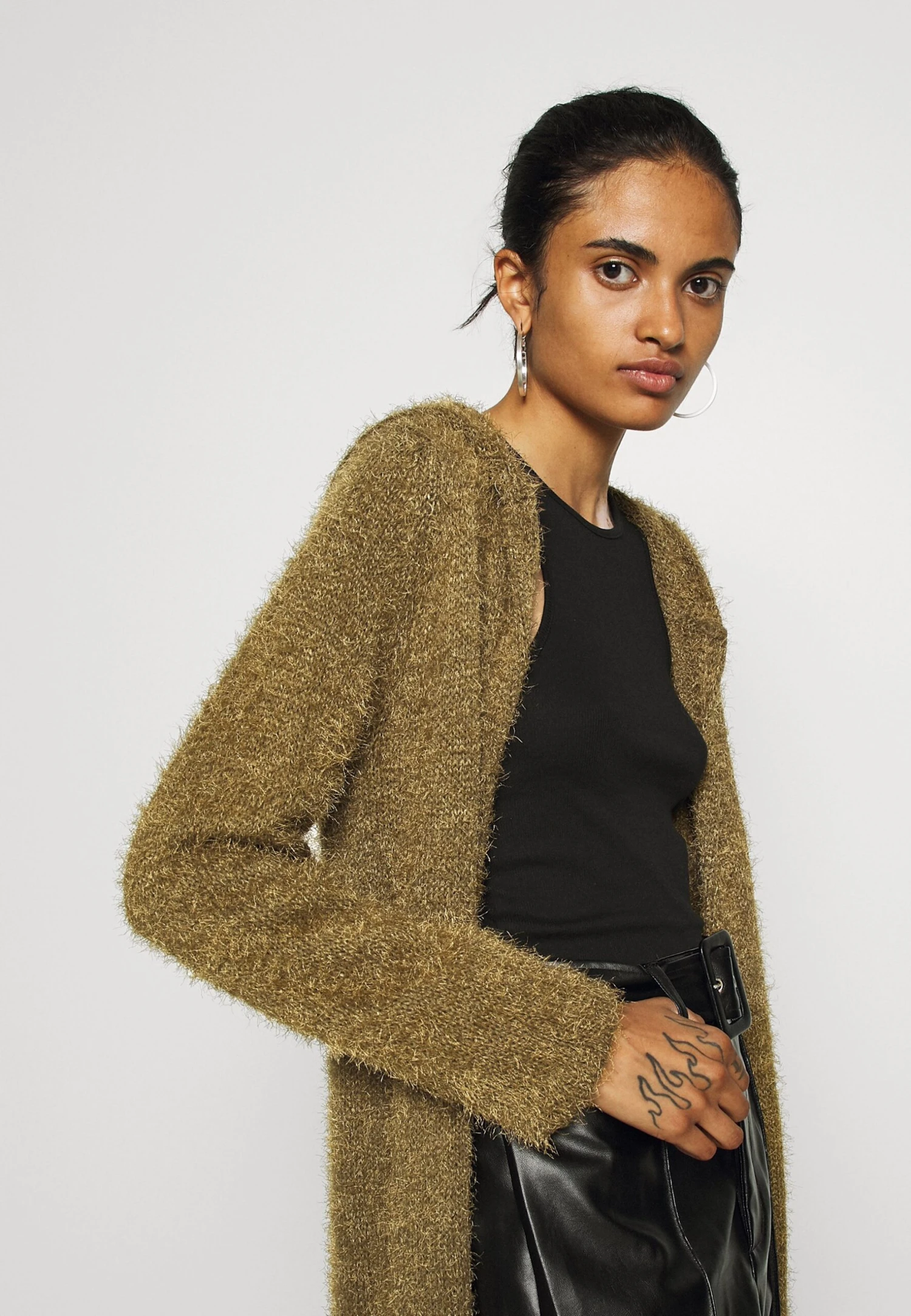 URBAN CLASSICS Feather- Vest - Summerolive 6 URBAN CLASSICS Feather- Vest - Summerolive - Afbeelding 4