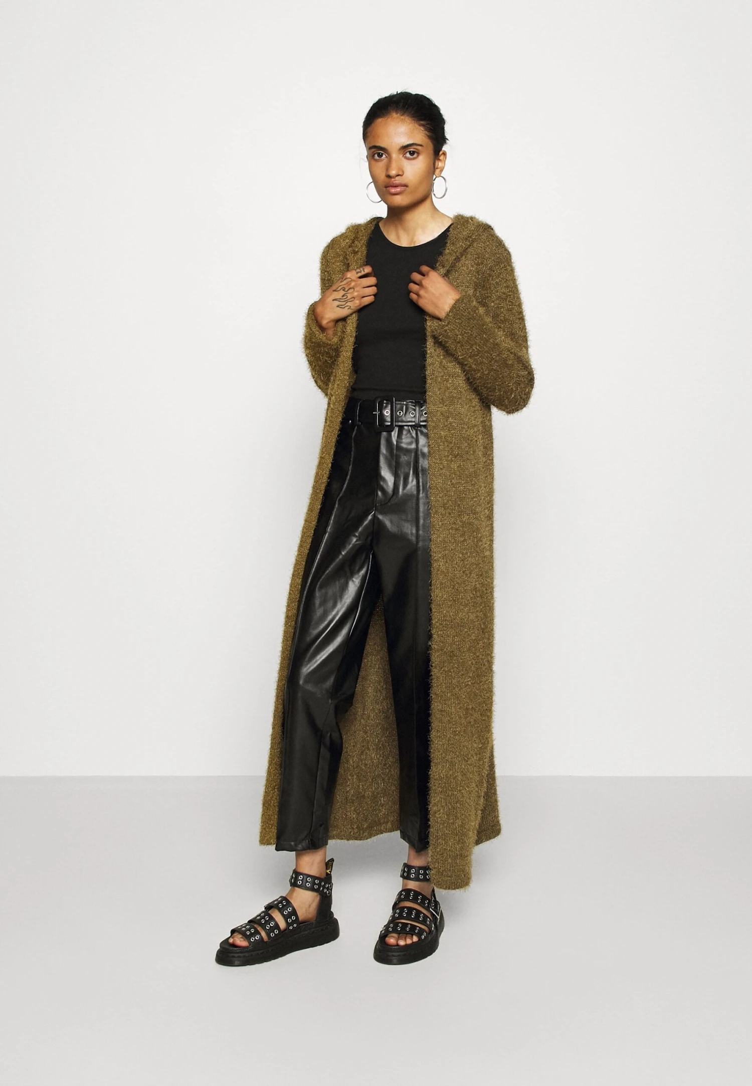 URBAN CLASSICS Feather- Vest - Summerolive 3 URBAN CLASSICS Feather- Vest - Summerolive