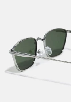 URBAN CLASSICS Sunglasses Kalymnos With Chain Unisex - Zonnebril - Silver-Coloured/Green -Urban Classics 6be664b8eca947bf8936d7bd2667ba3b