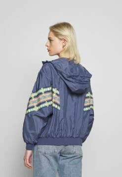 URBAN CLASSICS Ladies Inka Batwing Jacket - Lichte Jas - Vintage Blue -Urban Classics 79cf8b3f5ae240159e6d37ea1d310927