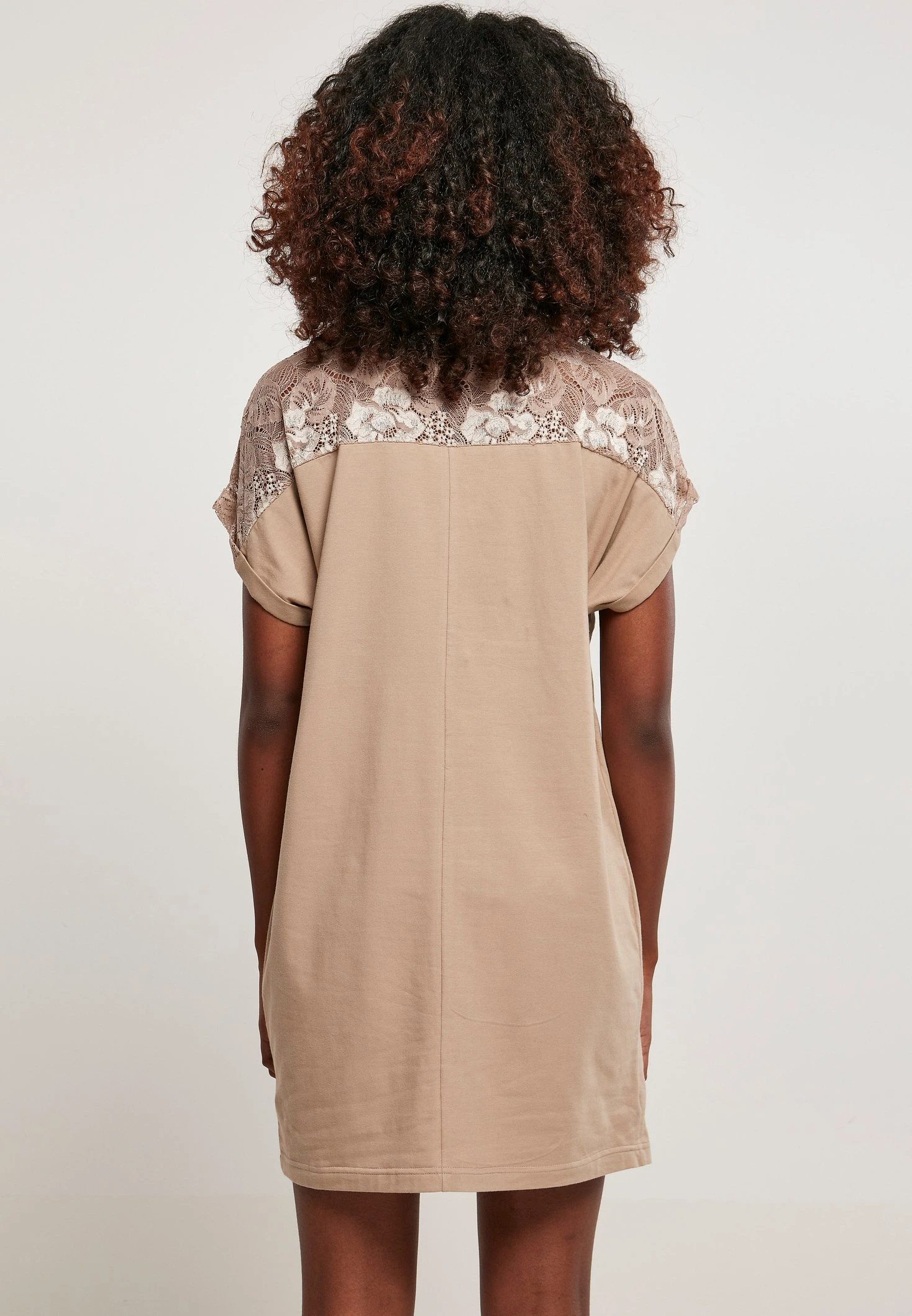 URBAN CLASSICS Ladies Lace Tee Dress - Jurk - Softtaupe 5 URBAN CLASSICS Ladies Lace Tee Dress - Jurk - Softtaupe - Afbeelding 4