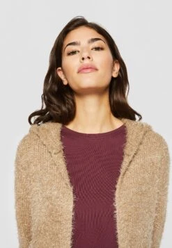 URBAN CLASSICS Feather- Vest - Softtaupe -Urban Classics 82b1fcac91f54537aa5c3ece652c2de7