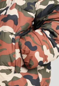 Ladies Boyfriend Camo Puffer - Winterjas - Khaki -Urban Classics 83976ddfc4a64f20964c7594d3482866