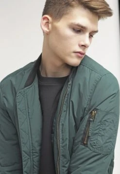 URBAN CLASSICS Raglan Leather Imitation Crew - Sweater - Black -Urban Classics 86d27b59c33a4d46bc63f6dcbdf09ce5