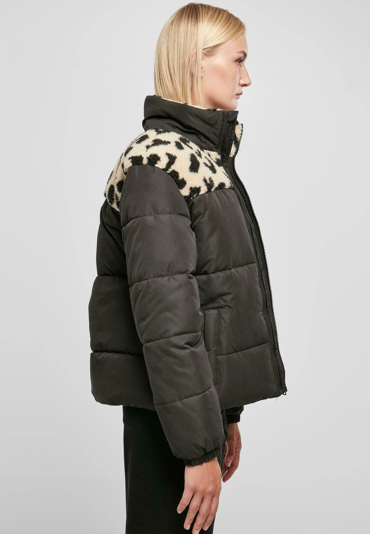 URBAN CLASSICS Aop Sherpa Puffer- Winterjas - Black Sandleo 6 URBAN CLASSICS Aop Sherpa Puffer- Winterjas - Black Sandleo - Afbeelding 4