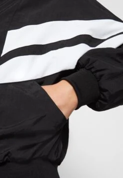 URBAN CLASSICS Crinkle Batwing- Trainingsvest - Black/White -Urban Classics 9273ac060de7466197fa8dc7021aaf71