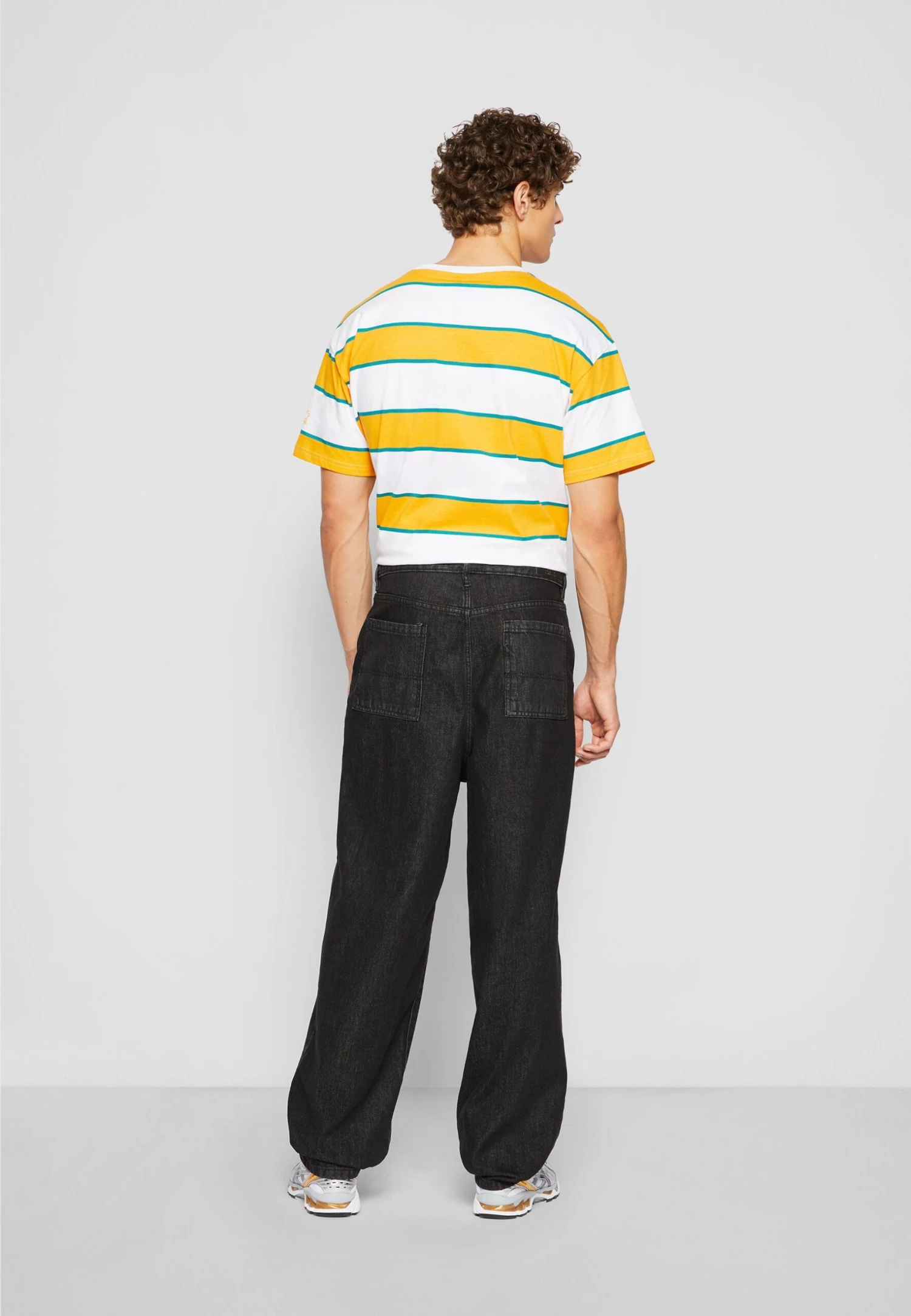 URBAN CLASSICS Relaxed Fit Jeans - Black Acid Washed 5 URBAN CLASSICS Relaxed Fit Jeans - Black Acid Washed - Afbeelding 3