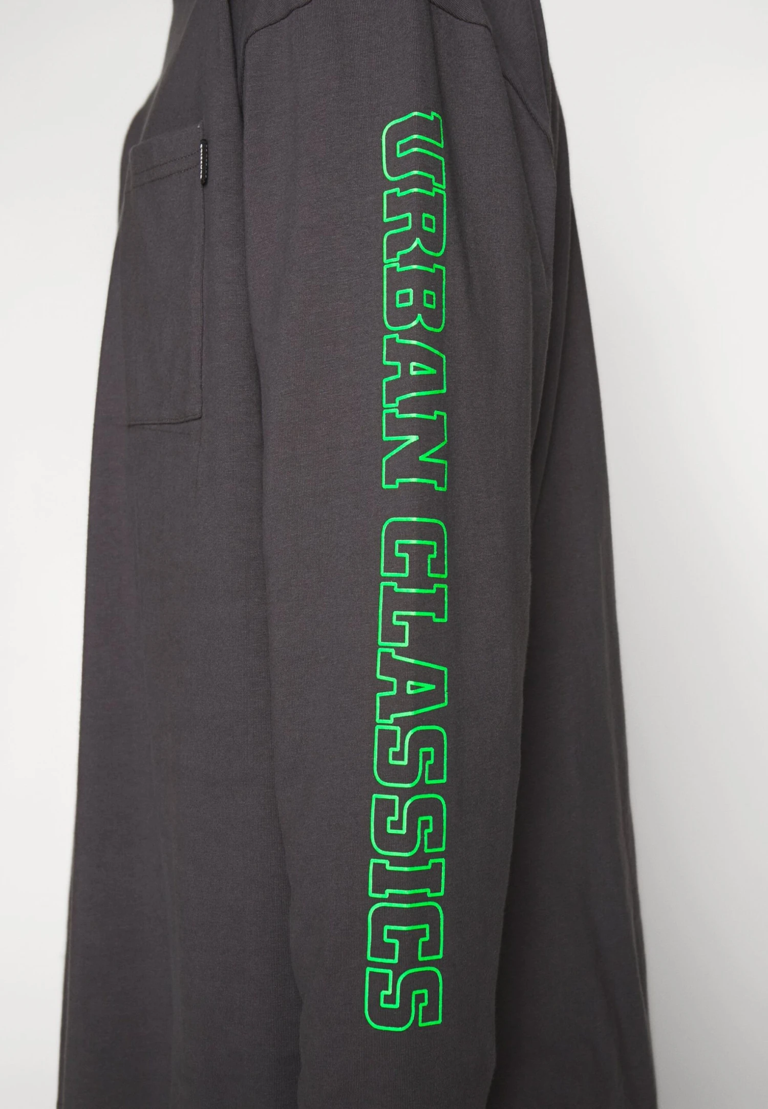 URBAN CLASSICS Neon Logo Boxy Pocket - Longsleeve - Darkshadow 7 URBAN CLASSICS Neon Logo Boxy Pocket - Longsleeve - Darkshadow - Afbeelding 5