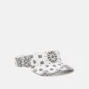 URBAN CLASSICS Bandana Print Visor Unisex - Pet - White 2 URBAN CLASSICS Bandana Print Visor Unisex - Pet - White -Urban Classics 9b4207f1d04d4b5fad9963af38349915