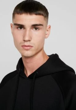 URBAN CLASSICS Raglan Zip Pocket Hoody - Hoodie - Black -Urban Classics a8fdea82af264703990a1797e7fc39ac