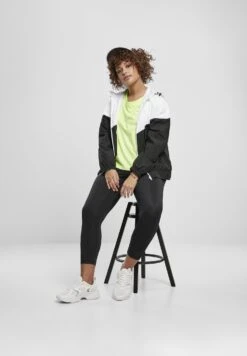 URBAN CLASSICS Arrow- Windjack - White/Black -Urban Classics acb4871ad2684d97812ee0bd2ad4871a