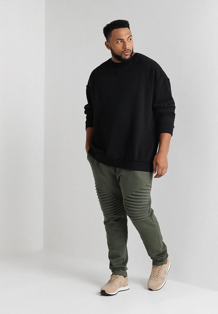 URBAN CLASSICS Oversized Open Edge Crew- Sweater - Schwarz 4 URBAN CLASSICS Oversized Open Edge Crew- Sweater - Schwarz - Afbeelding 2