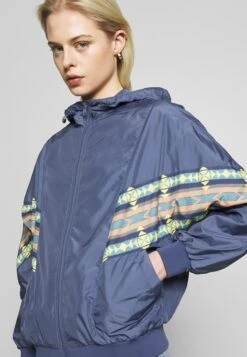 URBAN CLASSICS Ladies Inka Batwing Jacket - Lichte Jas - Vintage Blue -Urban Classics bba25422e7b043989211f01758526346