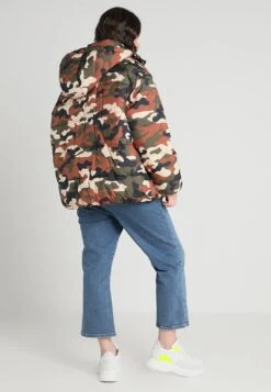 Ladies Boyfriend Camo Puffer - Winterjas - Khaki -Urban Classics bf2ed5a95b16423abb2e331326a19373