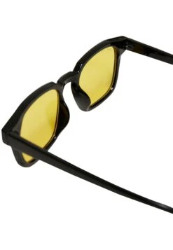 URBAN CLASSICS Maui - Zonnebril - Black Yellow -Urban Classics ca0874f30a0b4a52bdafa7ca3f5a3270
