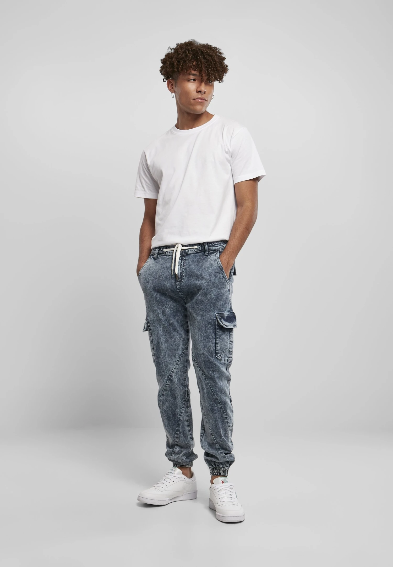 URBAN CLASSICS Jeans Tapered Fit - Light Skyblue Acid Washed 3 URBAN CLASSICS Jeans Tapered Fit - Light Skyblue Acid Washed