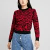 URBAN CLASSICS Ladies Short Tiger Sweater - Trui - Black/Firered
