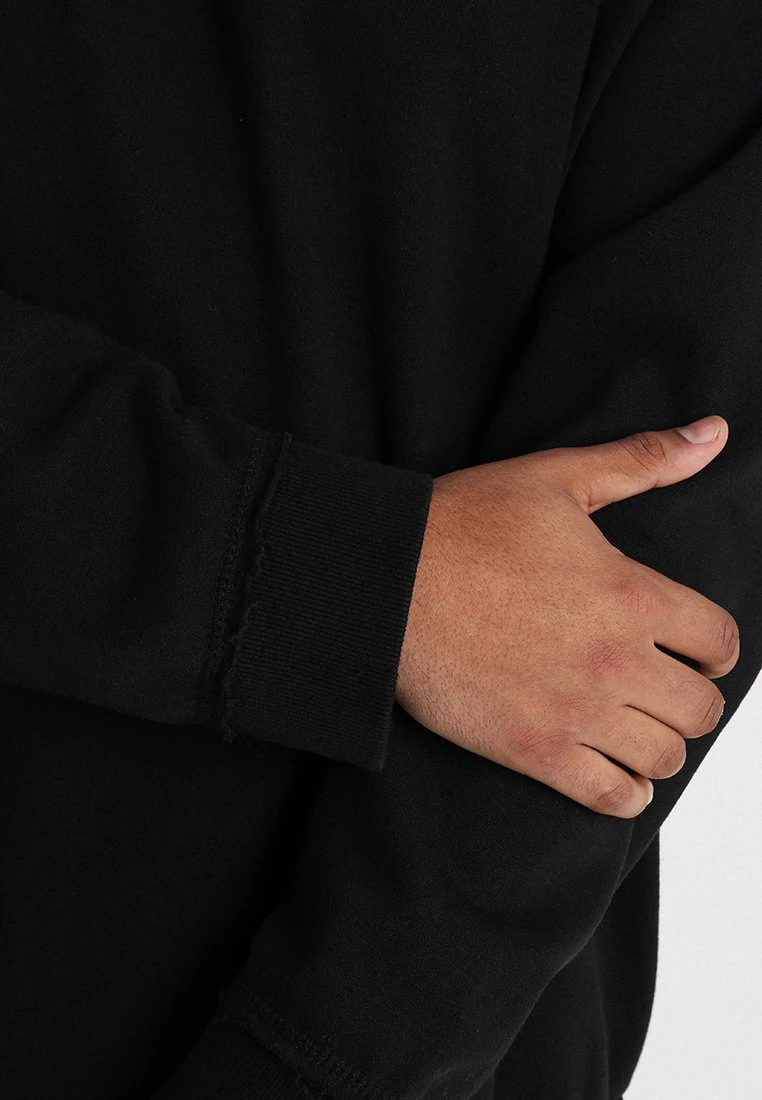 URBAN CLASSICS Oversized Open Edge Crew- Sweater - Schwarz 9 URBAN CLASSICS Oversized Open Edge Crew- Sweater - Schwarz - Afbeelding 7