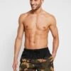 URBAN CLASSICS Block - Zwemshorts - Black/Wood
