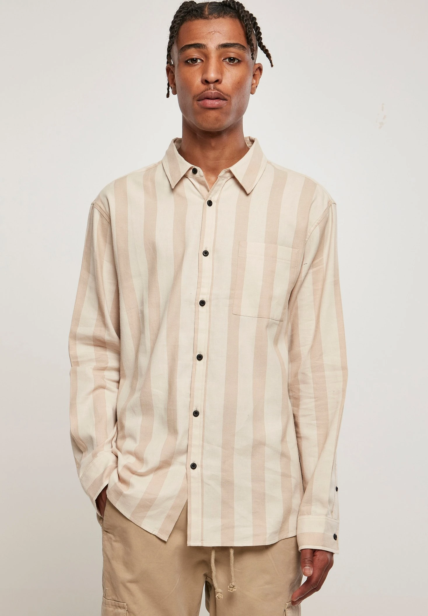 URBAN CLASSICS Overhemd - Unionbeige Softseagrass 3 URBAN CLASSICS Overhemd - Unionbeige Softseagrass