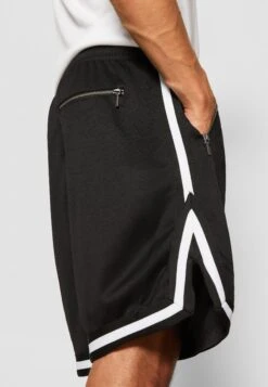 URBAN CLASSICS Premium Stripes - Shorts - Black -Urban Classics dca32cbc352343199a2fcb1c8545a3f1