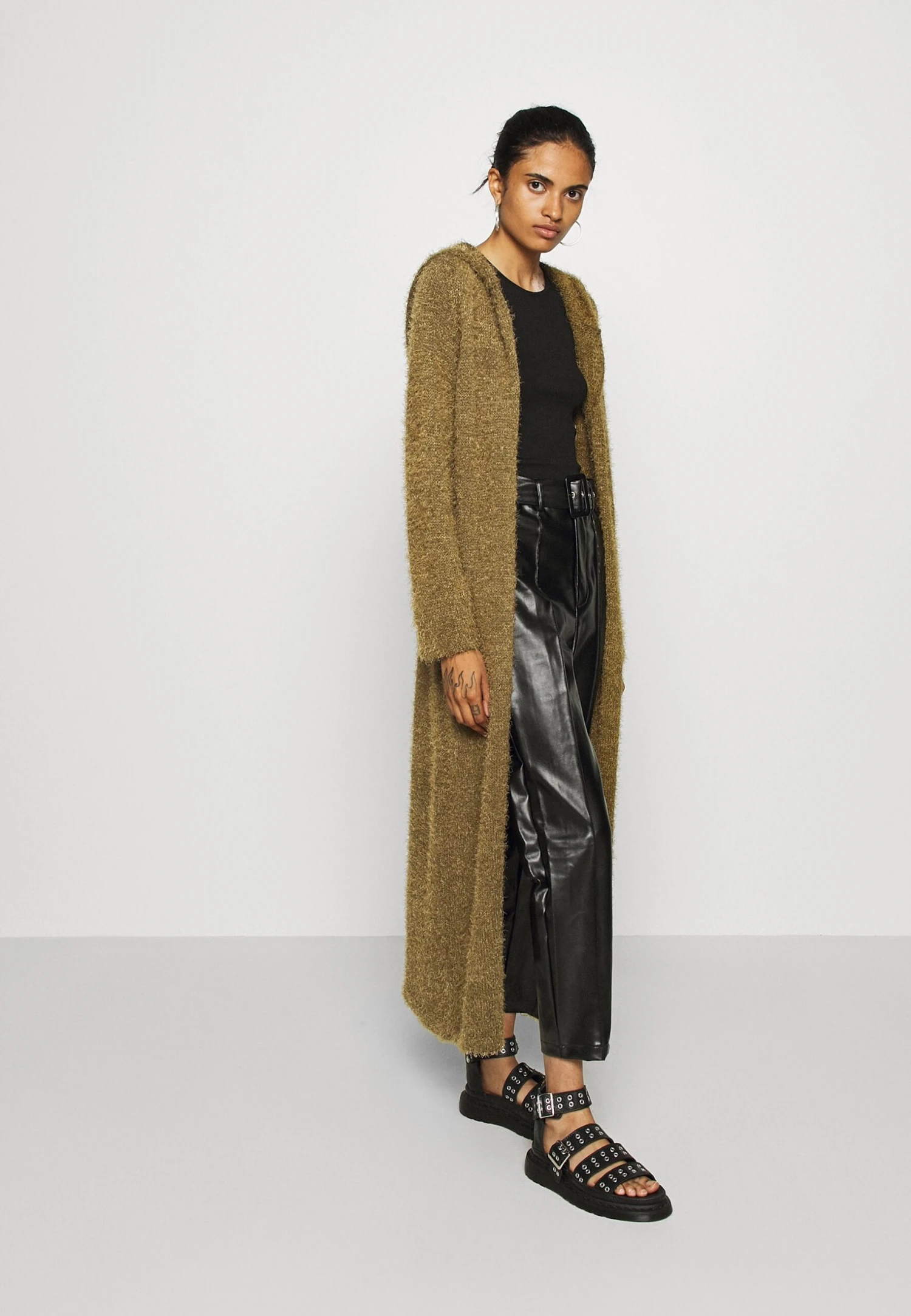 URBAN CLASSICS Feather- Vest - Summerolive 4 URBAN CLASSICS Feather- Vest - Summerolive - Afbeelding 2