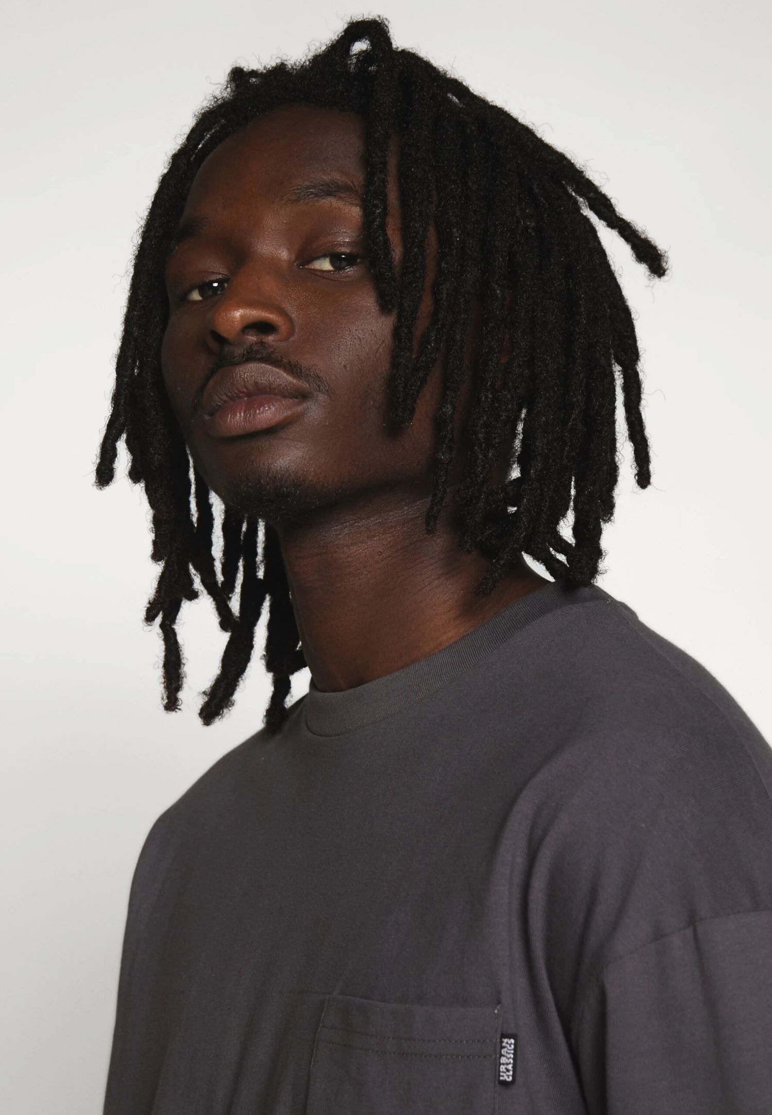 URBAN CLASSICS Neon Logo Boxy Pocket - Longsleeve - Darkshadow 6 URBAN CLASSICS Neon Logo Boxy Pocket - Longsleeve - Darkshadow - Afbeelding 4