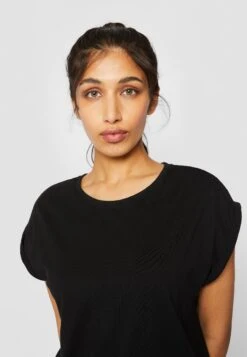 URBAN CLASSICS Extended Shoulder - T-Shirt Basic - Black -Urban Classics eb8c5b101b124edfbb5500ccd921b2b7