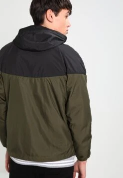 URBAN CLASSICS Tone Tech - Windjack - Black/Dark Olive -Urban Classics ef6e4d7fad7347d5b900a3b0a0943581