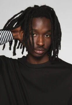 URBAN CLASSICS Double Layer Striped Tee - Longsleeve - Black -Urban Classics fdf3d2d22f5849abaa76e0339f9af9a6